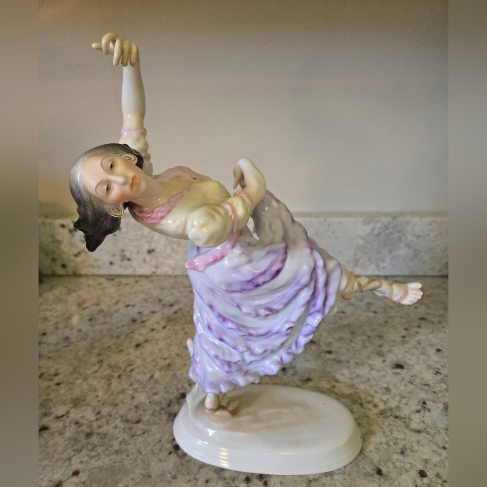 Herend GLAMORE Gypsy Dancer.